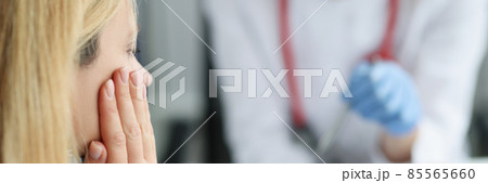 Woman at doctor appointment with toothache closeup Woman at doctor appointment with toothache closeup 85565660