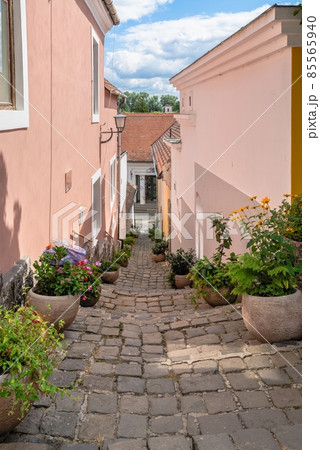 Streets of the old town of Szentendre, Hungary 85565940