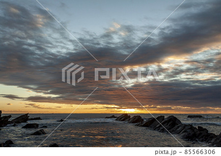 白亜紀層の夜明け【茨城県ひたちなか市平磯】 白亜紀層の夜明け【茨城県ひたちなか市平磯】 85566306