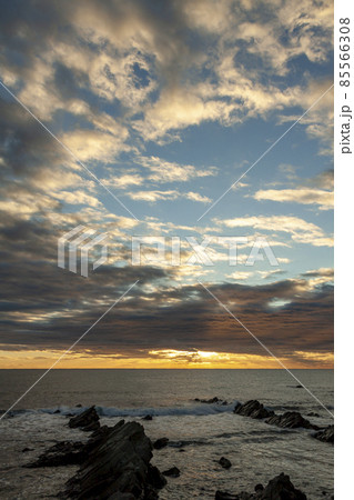 白亜紀層の夜明け【茨城県ひたちなか市平磯】 白亜紀層の夜明け【茨城県ひたちなか市平磯】 85566308