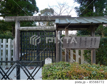 嵯峨天皇皇女 有智子内親王墓、有智子内親王墓、京都右京区嵐山嵯峨野、石の鳥居と鉄の門が閉まっている 嵯峨天皇皇女 有智子内親王墓、有智子内親王墓、京都右京区嵐山嵯峨野、石の鳥居と鉄の門が閉まっている 85566772