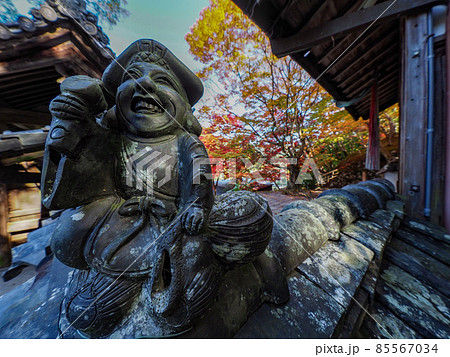 河内長野市の小さなお寺の真っ赤な紅葉 地蔵寺 85567034
