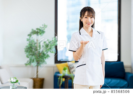 エステティシャンの若い女性 エステティシャンの若い女性 85568506