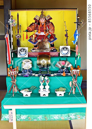 角田市郷土資料館に展示されていた兜のひな壇 85568550