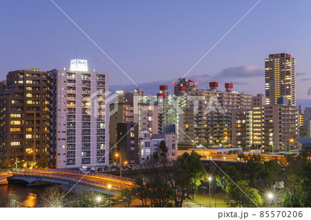 大阪市西区南堀江方面の夕景 都市風景 大阪市西区南堀江方面の夕景 都市風景 85570206