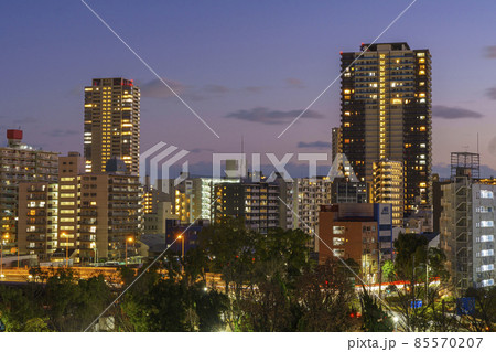 大阪市西区南堀江方面の夕景 都市風景 大阪市西区南堀江方面の夕景 都市風景 85570207