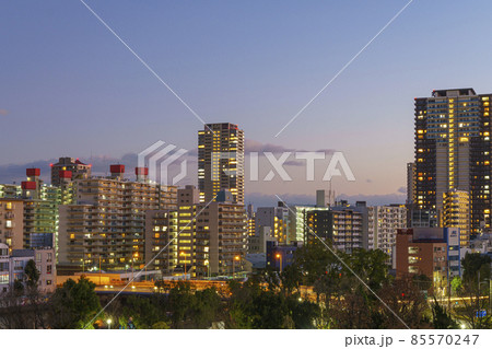 大阪市西区南堀江方面の夕景　都市風景 85570247
