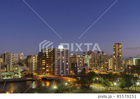 大阪市西区新町・南堀江方面の夕景　都市風景 85570251