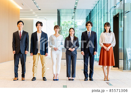 オフィスの若いスタッフ 撮影協力「LINK FOREST」 オフィスの若いスタッフ 撮影協力「LINK FOREST」 85571306