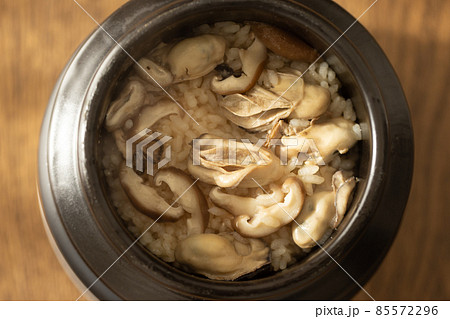 牡蠣釜飯 牡蠣の炊き込みご飯 牡蠣釜飯 牡蠣の炊き込みご飯 85572296