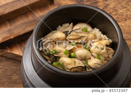 牡蠣釜飯　牡蠣の炊き込みご飯 85572307