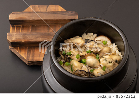 牡蠣釜飯　牡蠣の炊き込みご飯 85572312