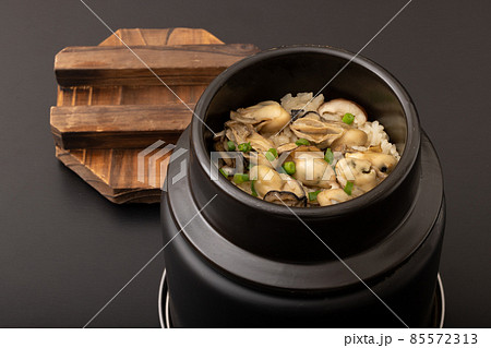牡蠣釜飯 牡蠣の炊き込みご飯 牡蠣釜飯 牡蠣の炊き込みご飯 85572313