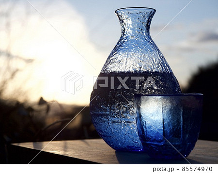 酒　イメージ　コピースペース　焼酎 85574970