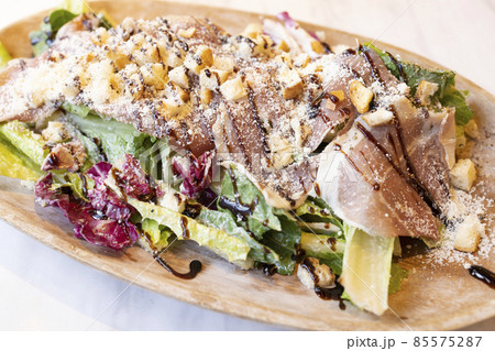 美味しい生ハム入りシーザーサラダ 美味しい生ハム入りシーザーサラダ 85575287