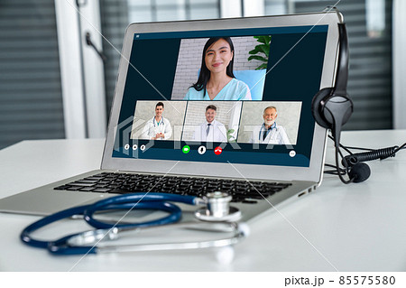 Telemedicine service online video call for doctor to actively chat with patient 85575580