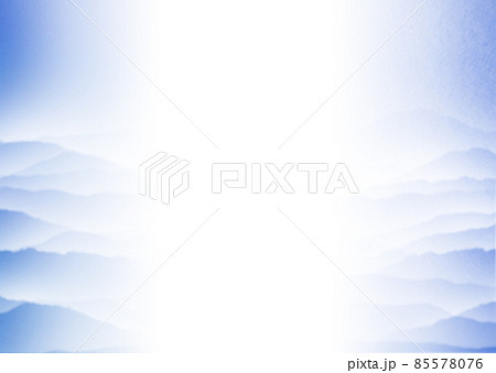 青色の雲海漂う山脈の風景背景イラスト 中央から左右に濃くなるグラデーション 横 他色有り 85578076