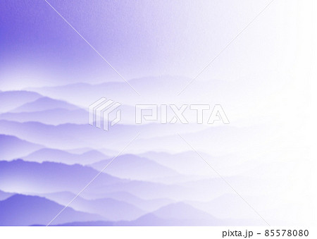 青紫色の雲海漂う山脈の風景背景イラスト 左から右へ薄くなるグラデーション 横 他色有り 85578080