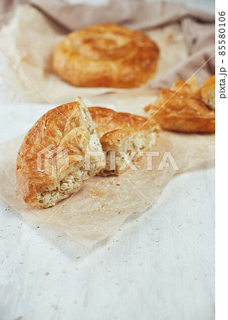 Baking from puff pastry, Vertuta or placinda with cottage cheese and cheese. 85580106