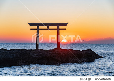 大洗神磯鳥居正月の日の出 大洗神磯鳥居正月の日の出 85580880