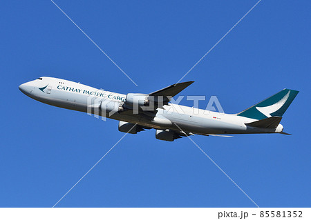 キャセイパシフィック航空の貨物機 B747-8F 85581352
