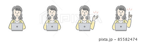 手描き風・パソコンを操作する女性のベクターイラスト 85582474