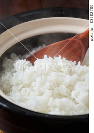 土鍋で炊いたご飯 土鍋で炊いたご飯 85582789
