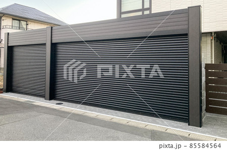 新築戸建て住宅の外構工事：ガレージの設置 85584564