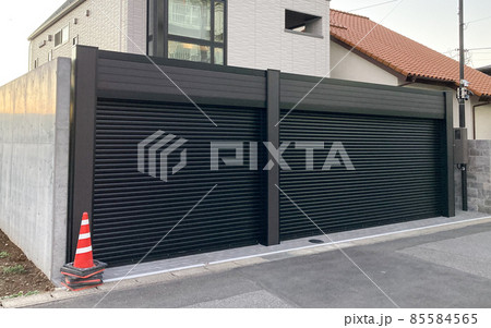 新築戸建て住宅の外構工事：ガレージの設置 85584565