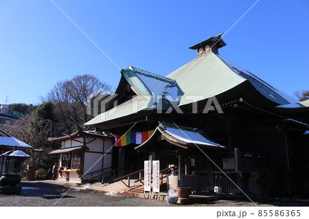 正月の弘明寺　本堂　雪の翌日　　横浜市　神奈川県 85586365
