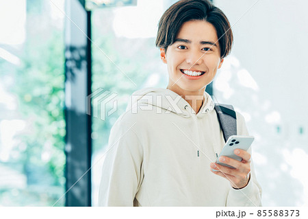キャンパスの大学生の男の子 撮影協力「LINK FOREST」 キャンパスの大学生の男の子 撮影協力「LINK FOREST」 85588373