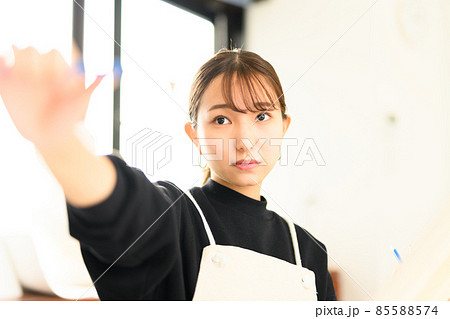 アート系の女性 アート系の女性 85588574