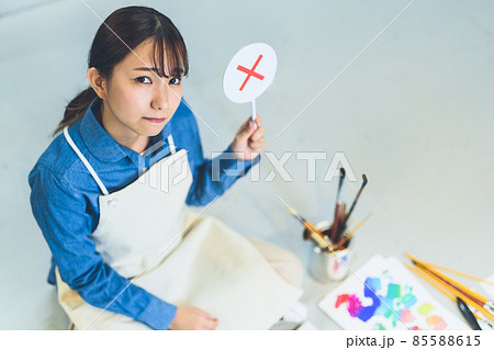 アトリエの女性 アトリエの女性 85588615