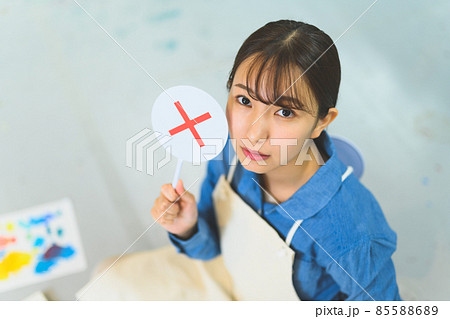 アトリエの女性 アトリエの女性 85588689