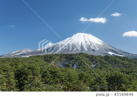 大山の雪景色　(伯耆町から） 85589646