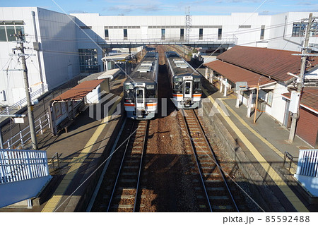 JR可児駅　弧線橋から　すれ違う車両 85592488