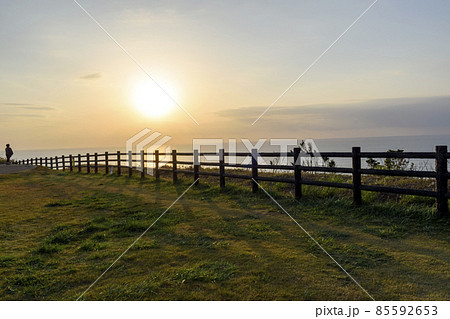飯岡刑部岬展望台から望む朝日 飯岡刑部岬展望台から望む朝日 85592653