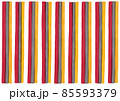 赤とグレーと黄色と白の縞模様 85593379