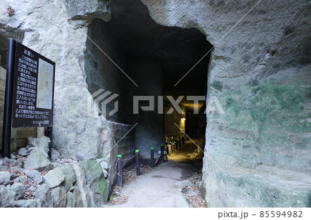 西伊豆の採石場跡の室岩洞 85594982