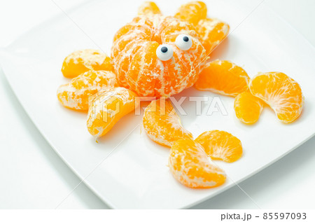 Fruit crab, a snack made of fresh parts of tangerines served in the shape of crab Fruit crab, a snack made of fresh parts of tangerines served in the shape of crab 85597093