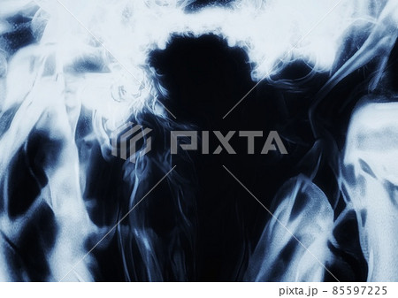 白い煙が渦巻く抽象的な背景 85597225