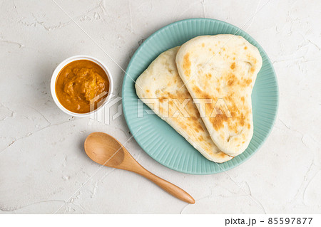 バターチキンカレーとナン バターチキンカレーとナン 85597877