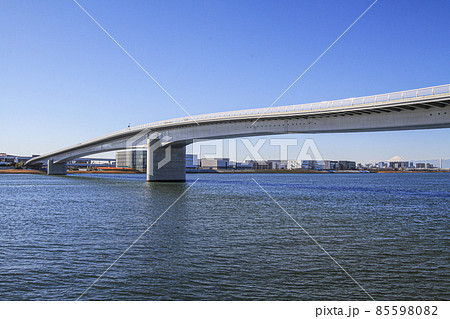羽田空港と川崎市を結ぶ多摩川スカイブリッジ 85598082