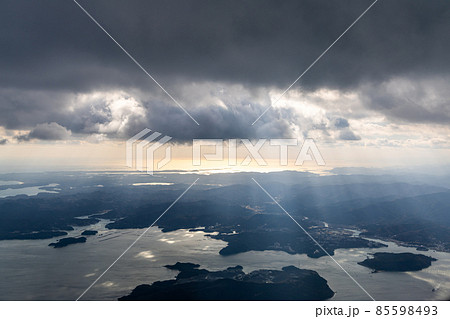 旅客機からの眺め・機窓の風景・まもなくセントレア空港に着陸 85598493