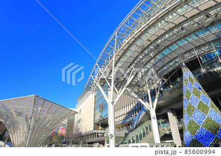 【福岡県】快晴下のJR博多駅 【福岡県】快晴下のJR博多駅 85600994