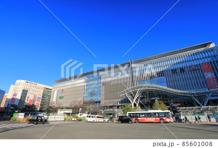 【福岡県】快晴下のJR博多駅 【福岡県】快晴下のJR博多駅 85601008