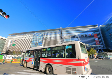 【福岡県】快晴下のJR博多駅 【福岡県】快晴下のJR博多駅 85601010