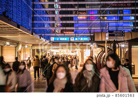日本の横浜都市景観 6波超速!…全国8千人超、驚愕沖縄5波超え!…横浜駅前は多くの人出…=1月8日 日本の横浜都市景観 6波超速!…全国8千人超、驚愕沖縄5波超え!…横浜駅前は多くの人出…=1月8日 85601563