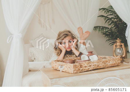 Happy funny blonde woman relaxing indoor 85605171