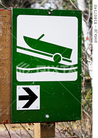 Direction to boat launch sign 85607540